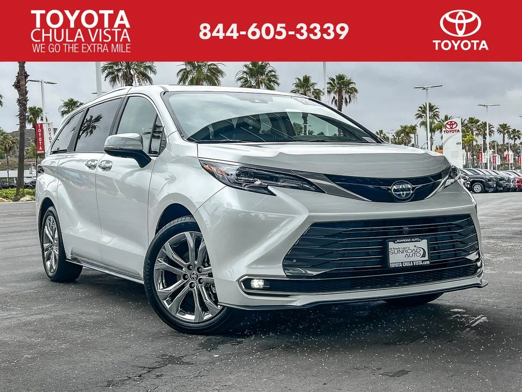 2024 Toyota Sienna Platinum 7-Passenger Hybrid FWD's photo