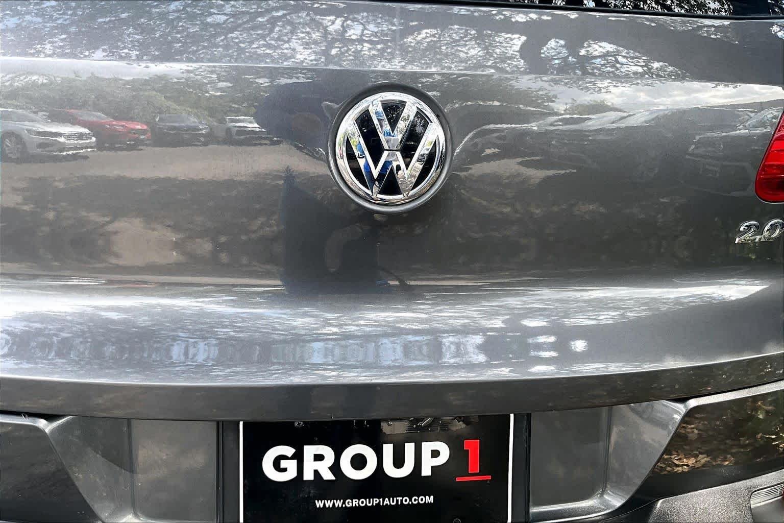 Used 2014 Pepper Gray Metallic Volkswagen SEL image 33