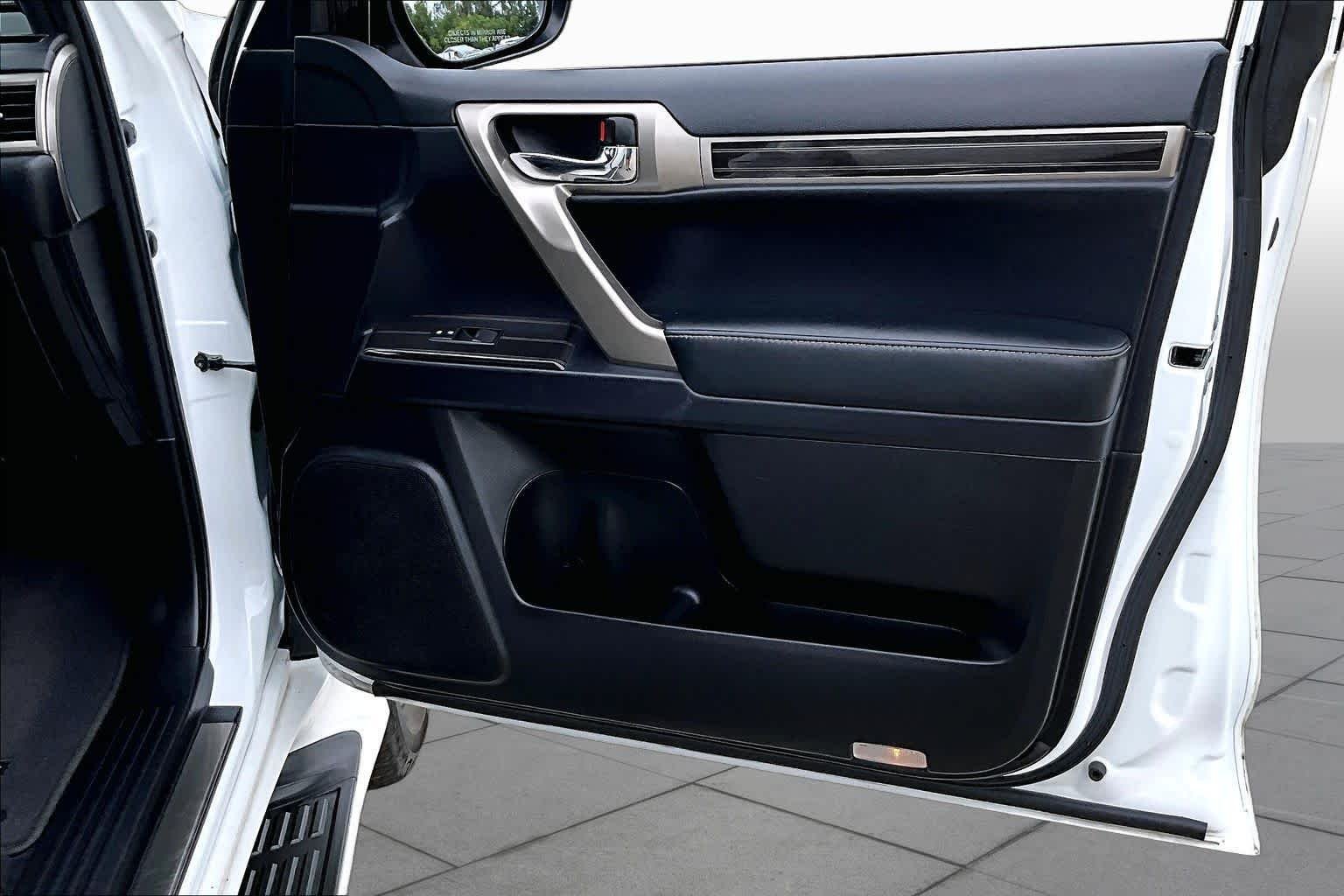 Used 2021 Starfire Pearl Lexus Luxury image 27