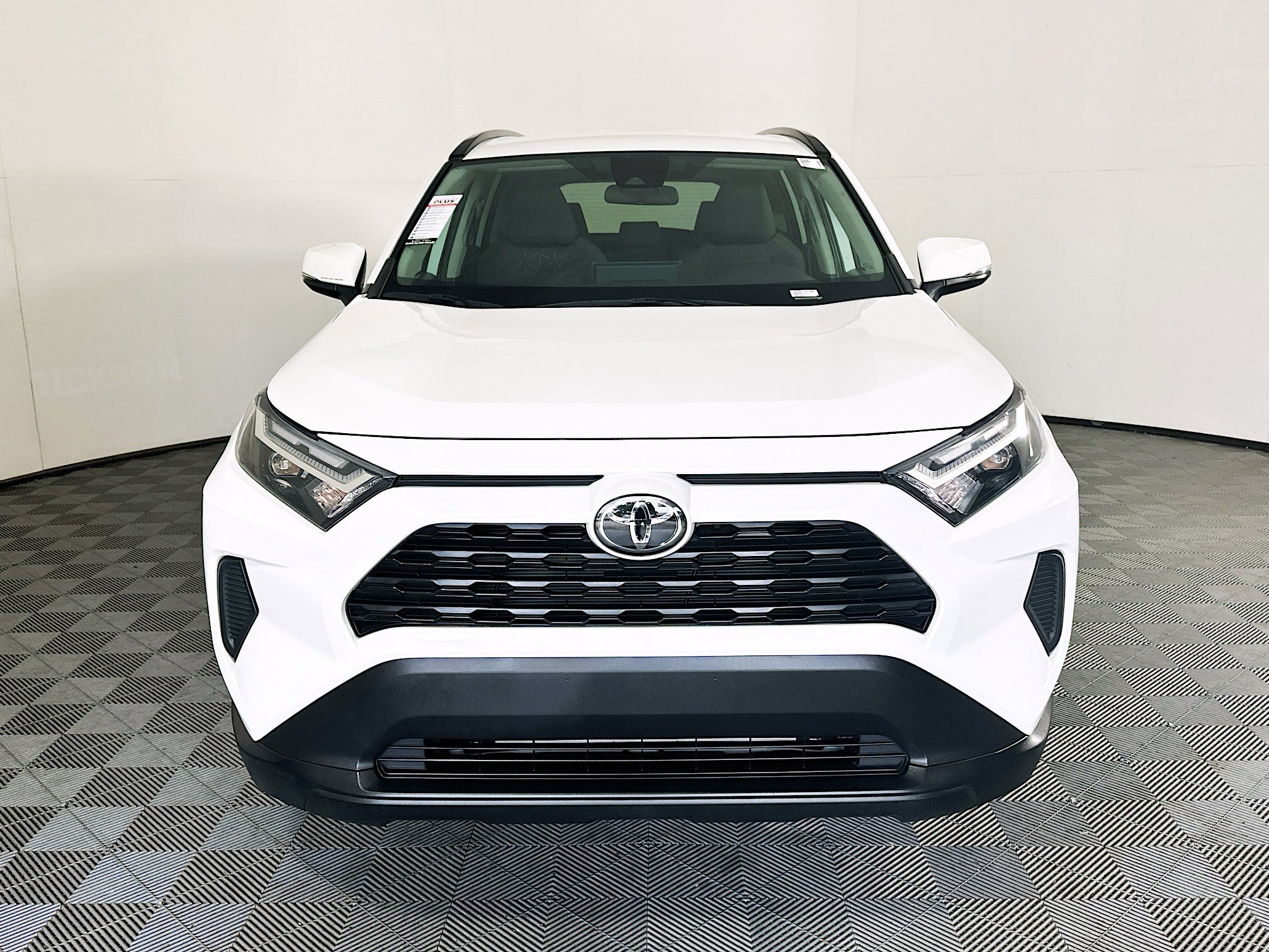 Used 2023 Ice Toyota XLE image 8