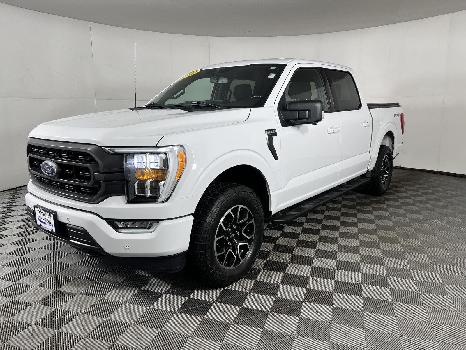 Used 2022 Oxford White Ford XLT image 4