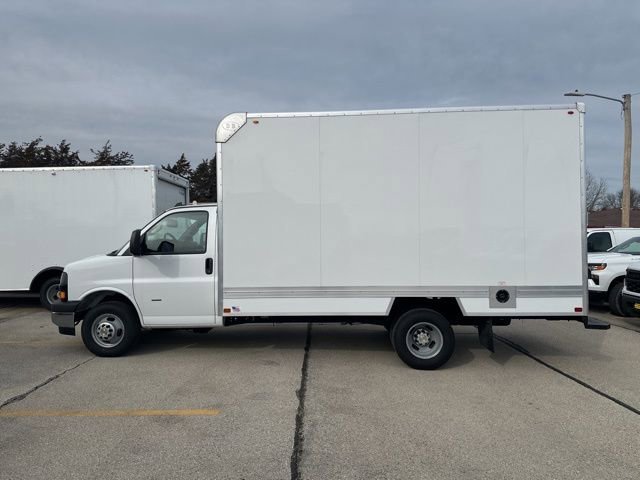 New 2025 Summit White Chevrolet 1WT image 2