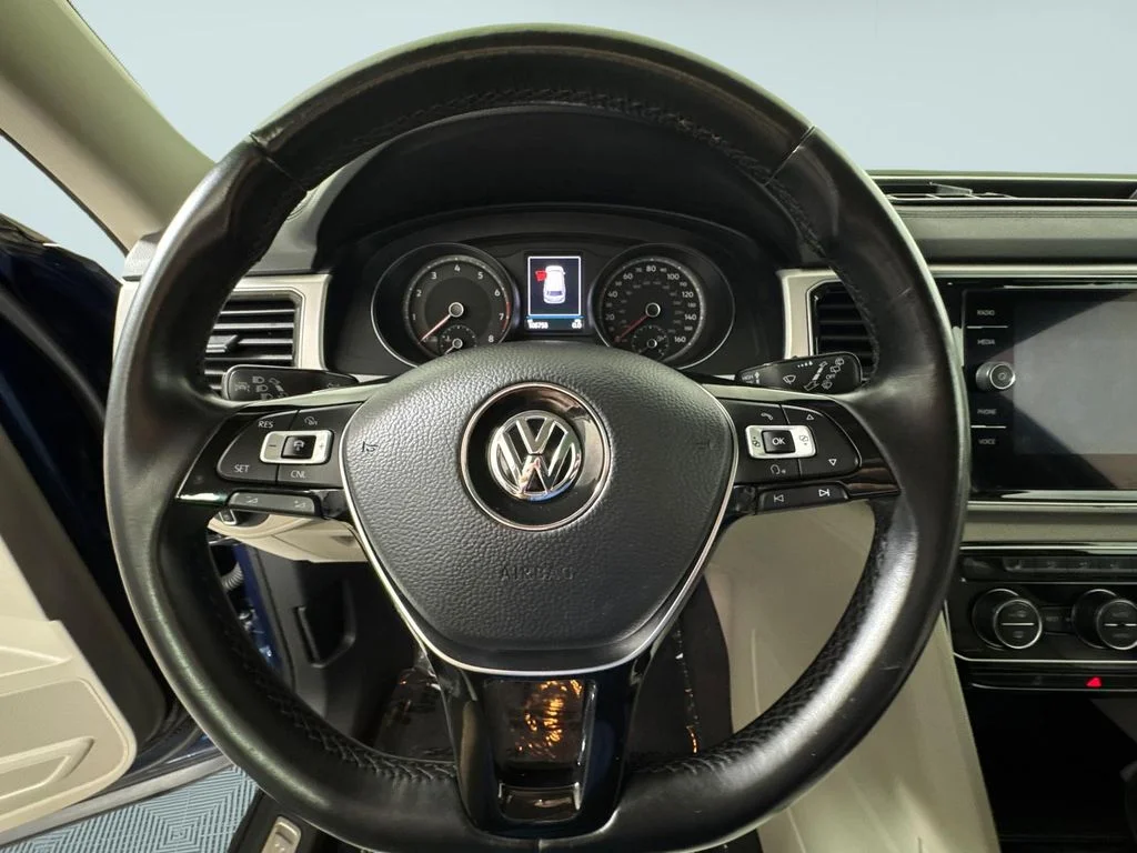 Used 2018 Blue Volkswagen SEL image 29