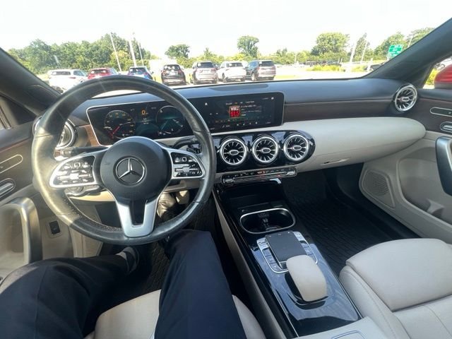 Used 2019 Jupiter Red Mercedes-Benz A 220 image 10