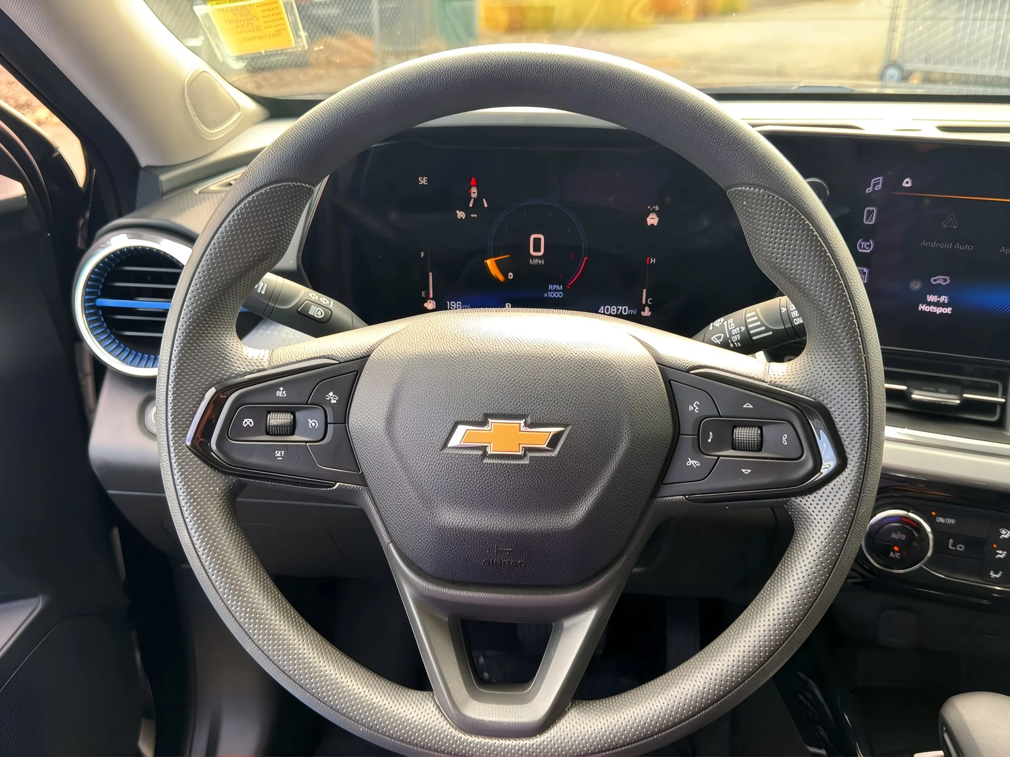 2025 Chevrolet Trax LT - Photo 18