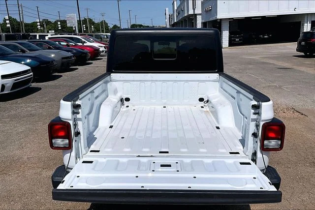 Used 2021 White Jeep Sport image 29