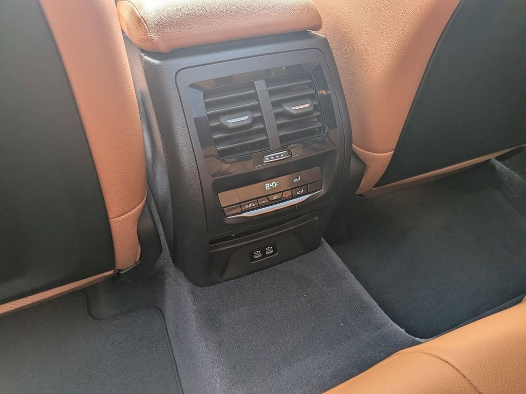 Used 2023  BMW xDrive30i image 19
