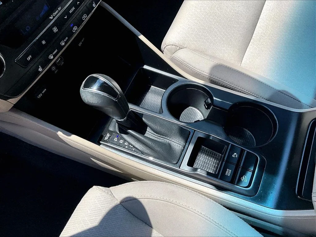 Used 2018 Blue Hyundai Value image 16