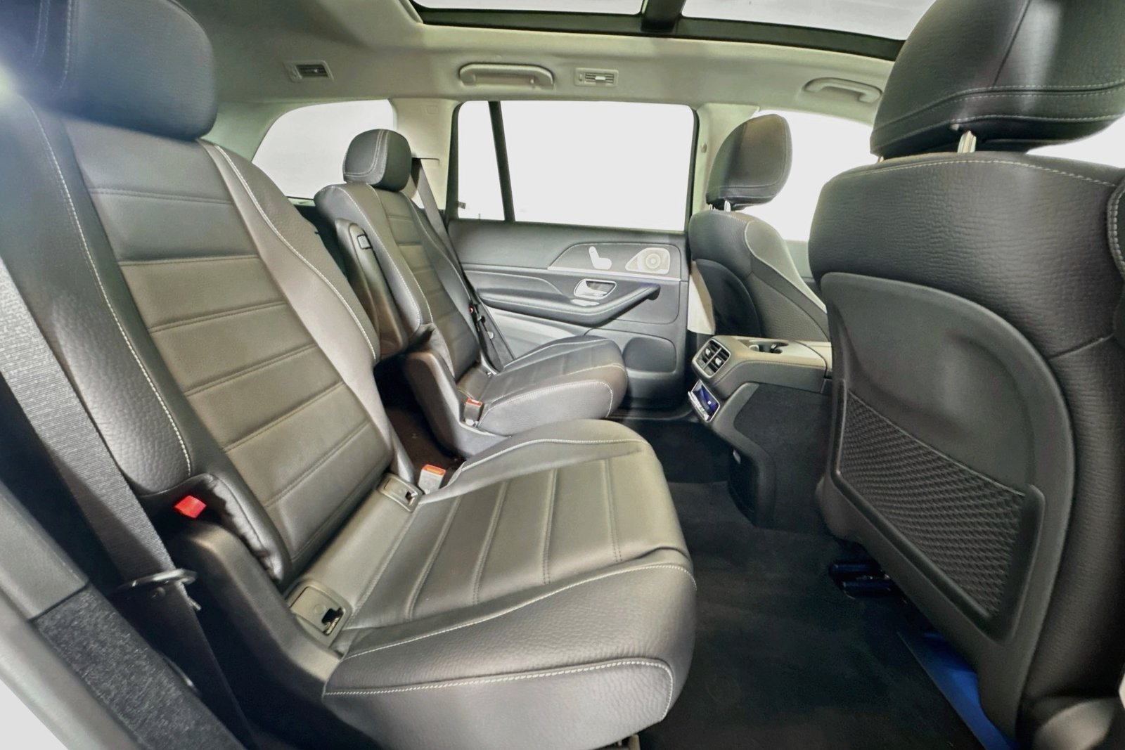 New 2026 MANUFAKTUR Moonlight White Metallic Mercedes-Benz GLS 450 image 25