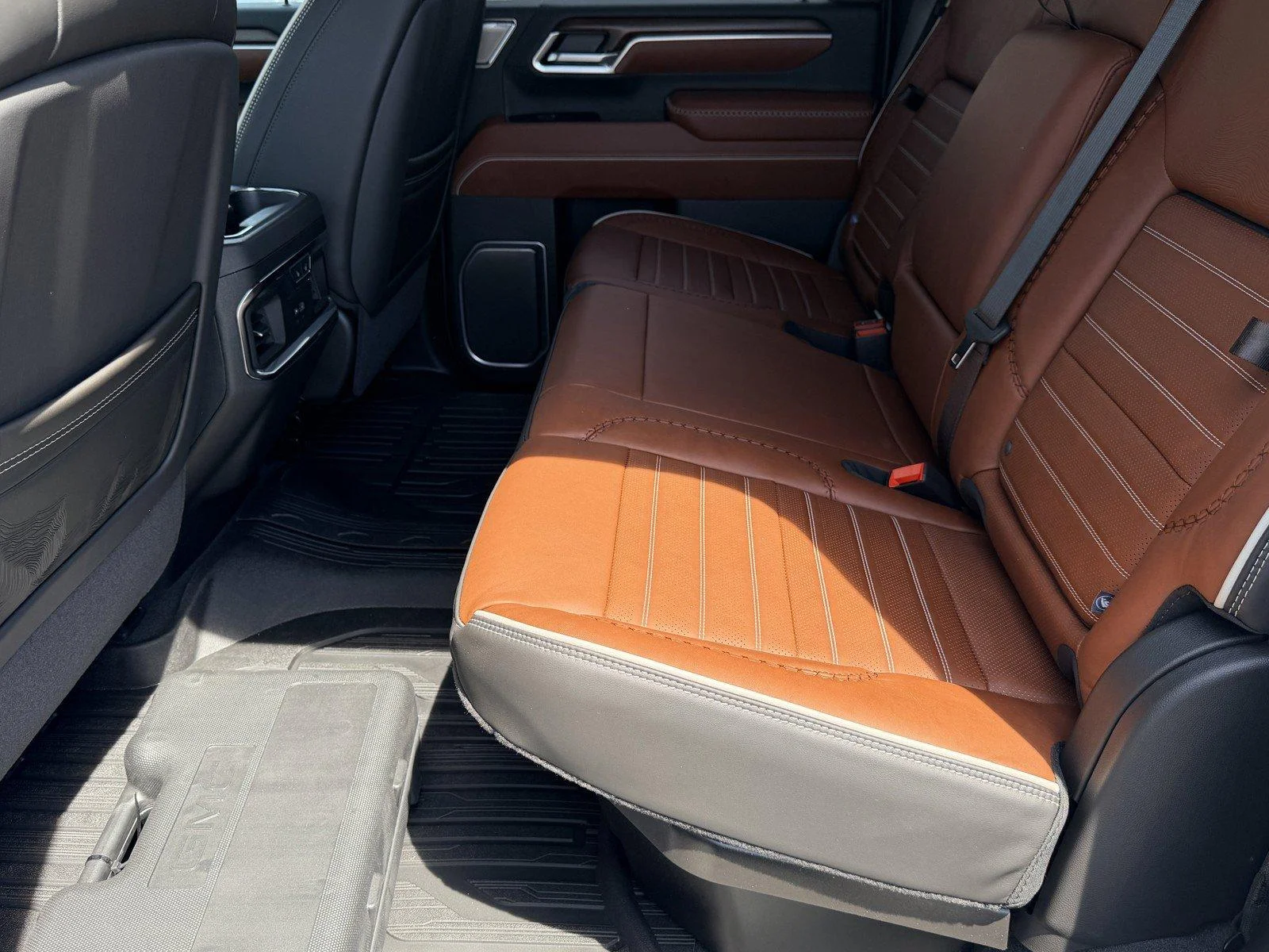 New 2026 Glacier White Tricoat GMC Denali Ultimate image 13