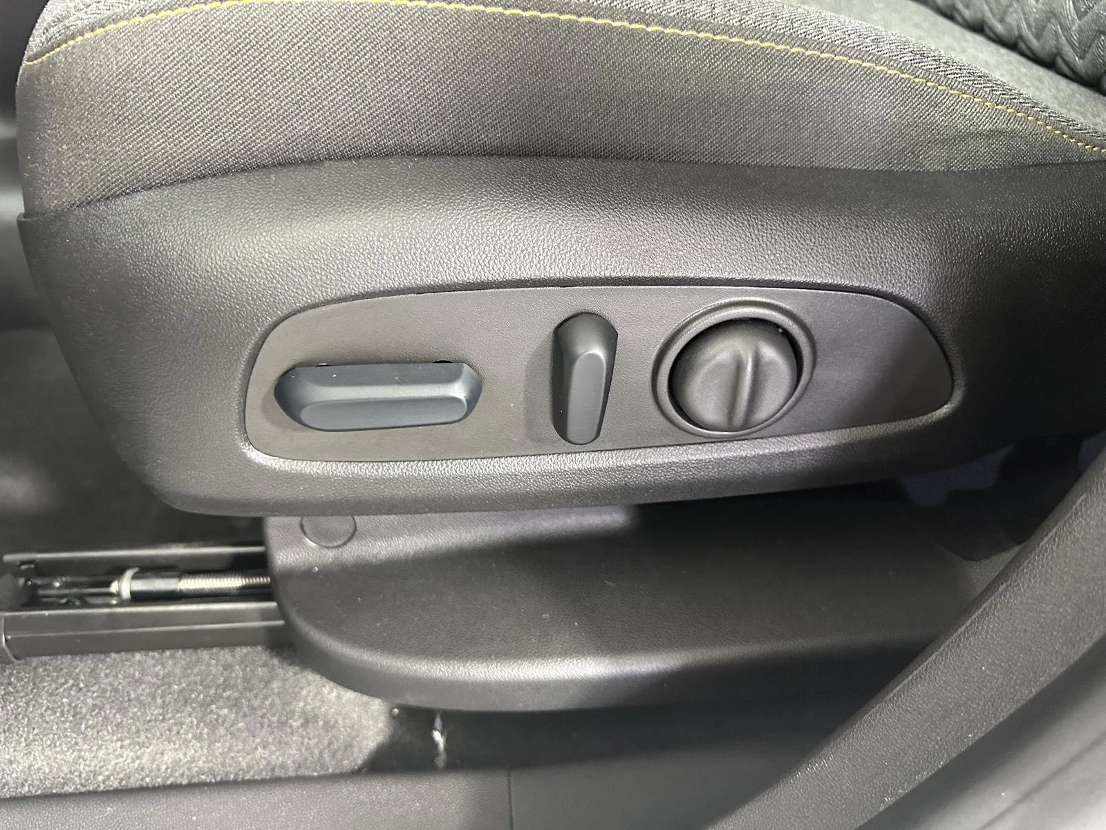 Used 2024 Summit White Chevrolet LT image 18
