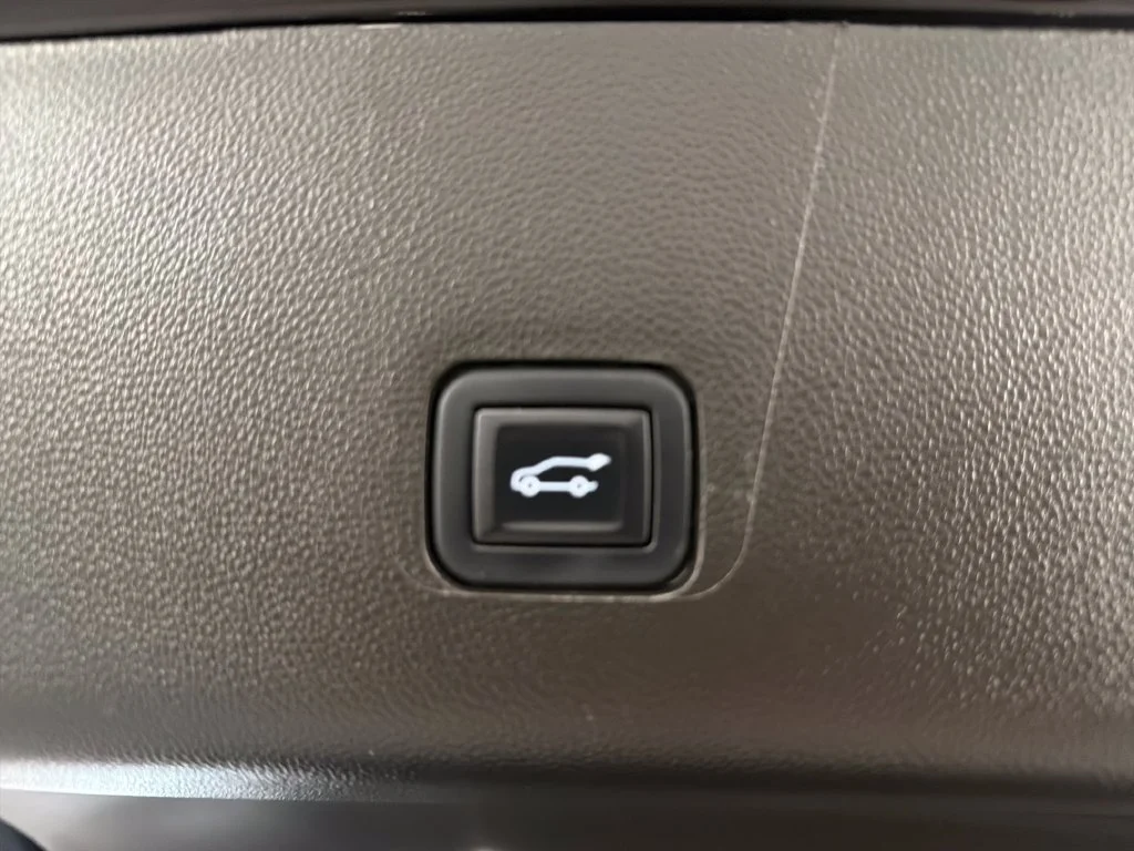 Used 2022 MOSAIC BLACK METALLIC Chevrolet Premier image 9
