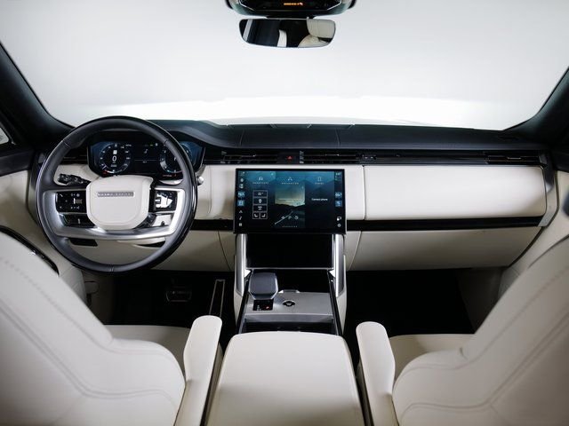 New 2026 Fuji White Land Rover SE image 4