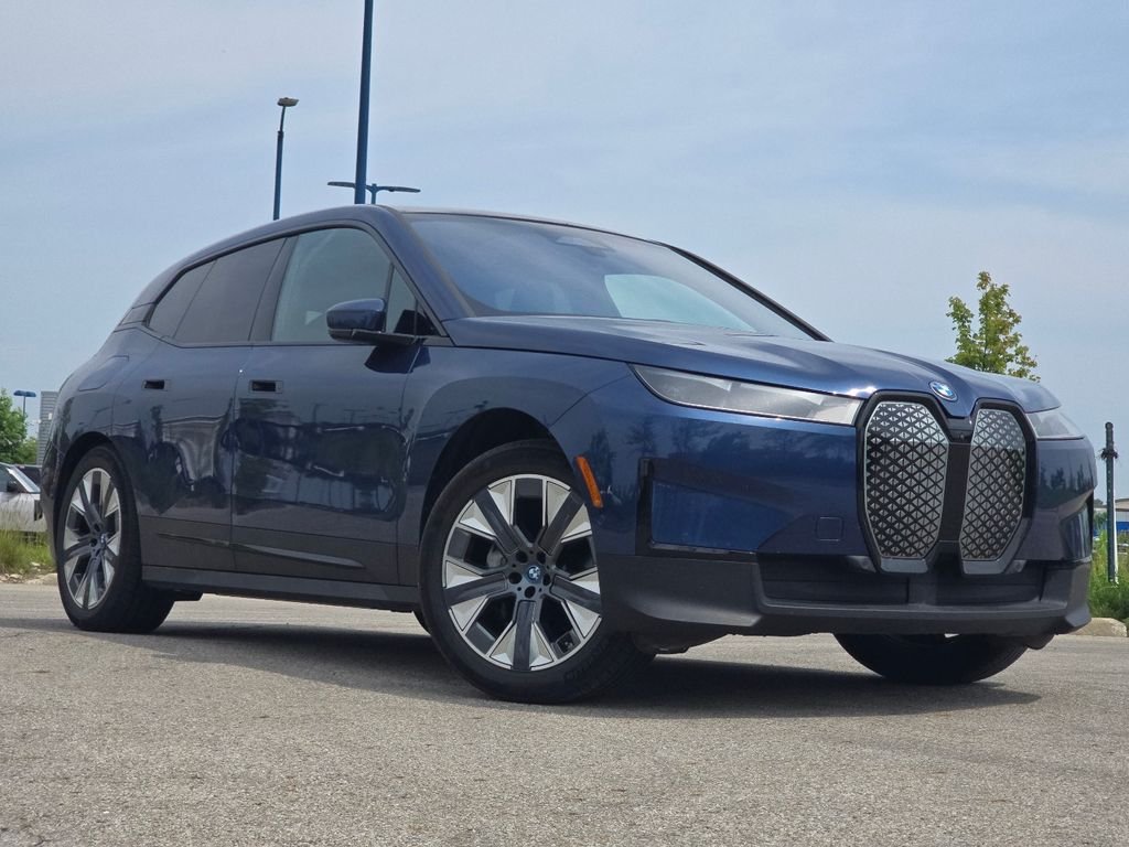 Used 2022 BMW iX Base with VIN WB523CF03NCJ71366 for sale in Columbus, OH