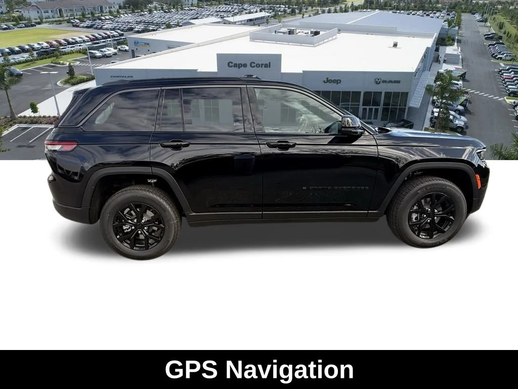 New 2026 Diamond Black Crystal Pearl-Coat Exterior Paint Jeep Altitude image 3
