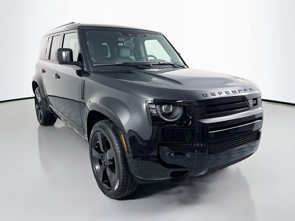 New 2026 Santorini Black Metallic Land Rover X-Dynamic SE image 7