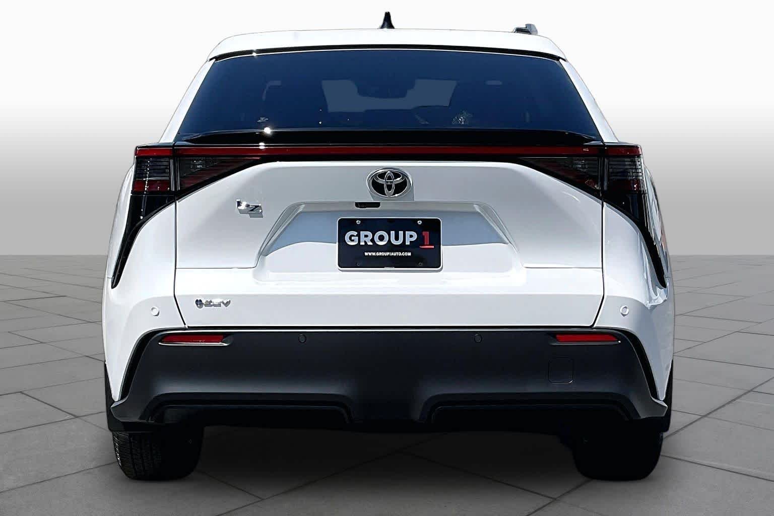 New 2026 Wind Chill Pearl Toyota XLE image 4
