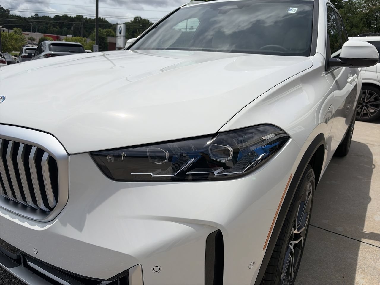 New 2026 Alpine White BMW xDrive50e image 11