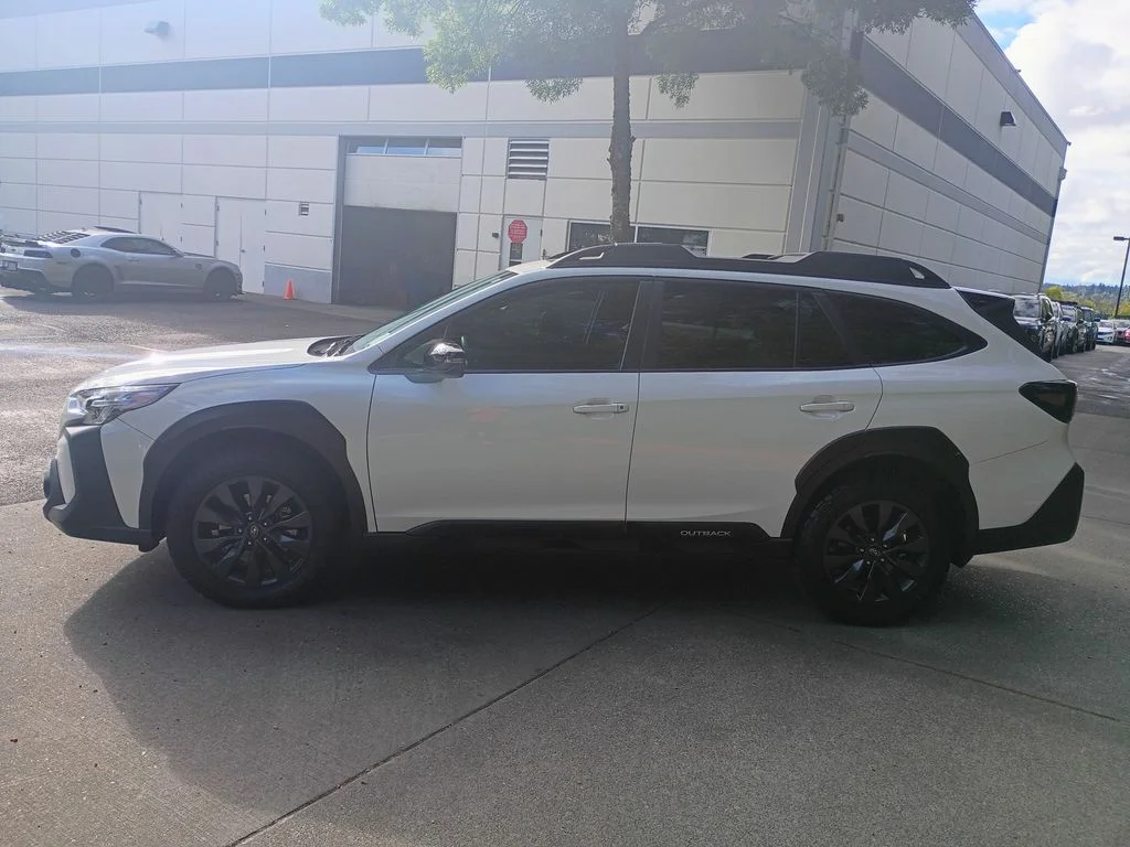 Used 2025 Crystal White Pearl Subaru Onyx Edition XT image 7