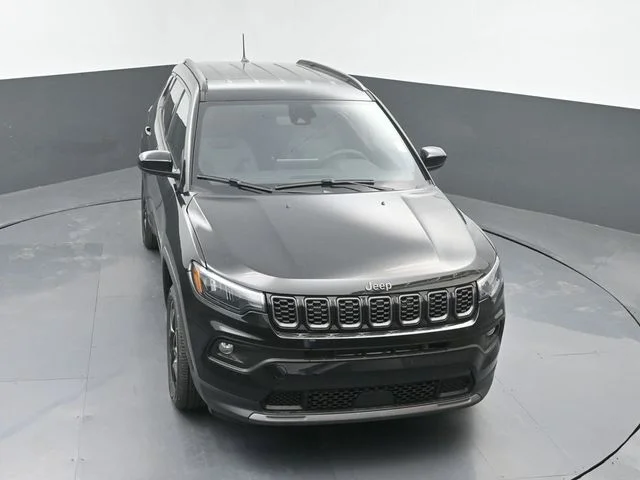 New 2026 Diamond Black Crystal Pearl-Coat Exterior Paint Jeep Latitude image 41