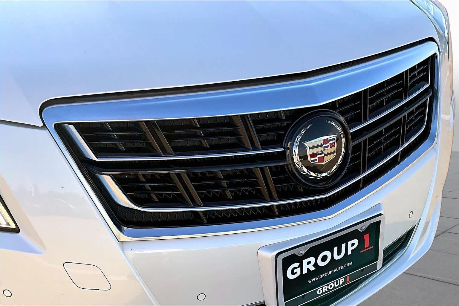Used 2014 White Diamond Tricoat Cadillac Platinum image 27