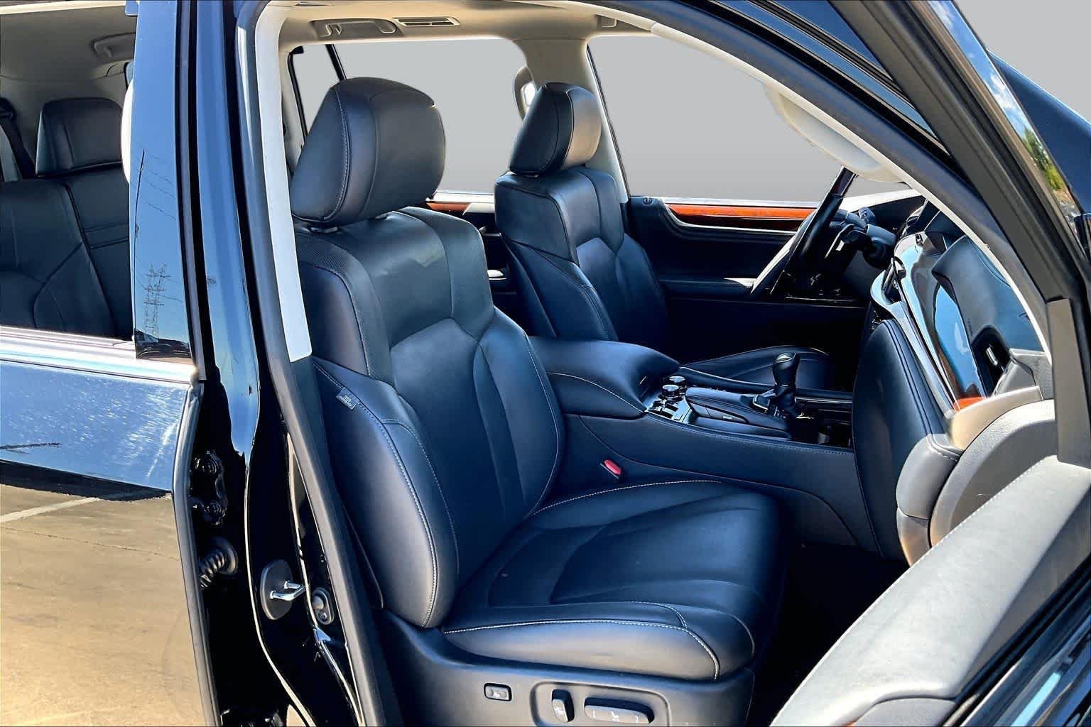 Used 2021 Black Onyx Lexus  image 9