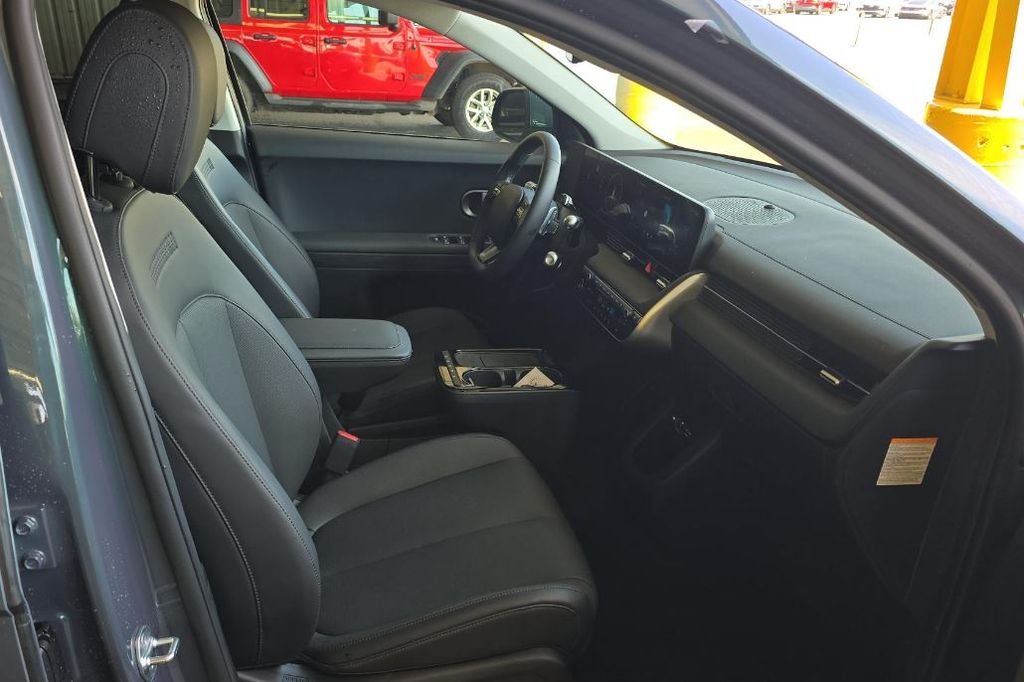 Used 2025 Green Hyundai SEL image 8
