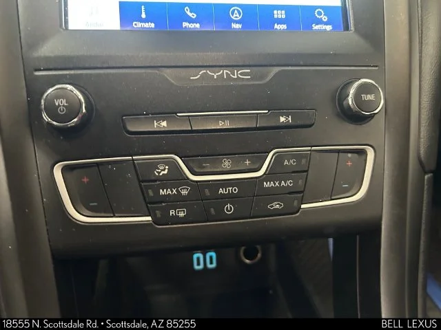 Used 2020 Blue Ford SE image 22