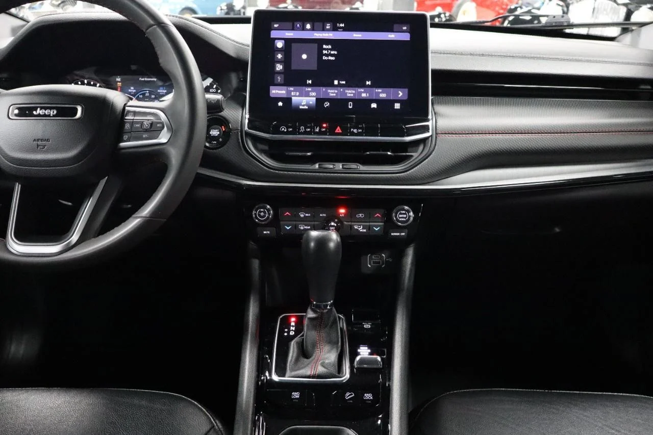Used 2024 Baltic Gray Metallic Clear Coat Jeep Trailhawk image 17