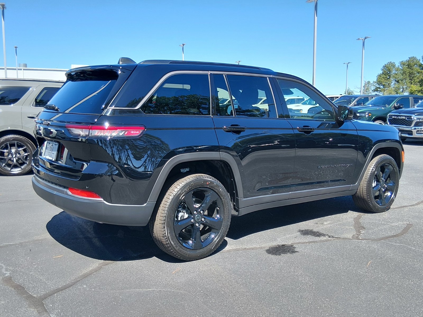New 2027 High-Gloss Black Paint Jeep Limited image 3