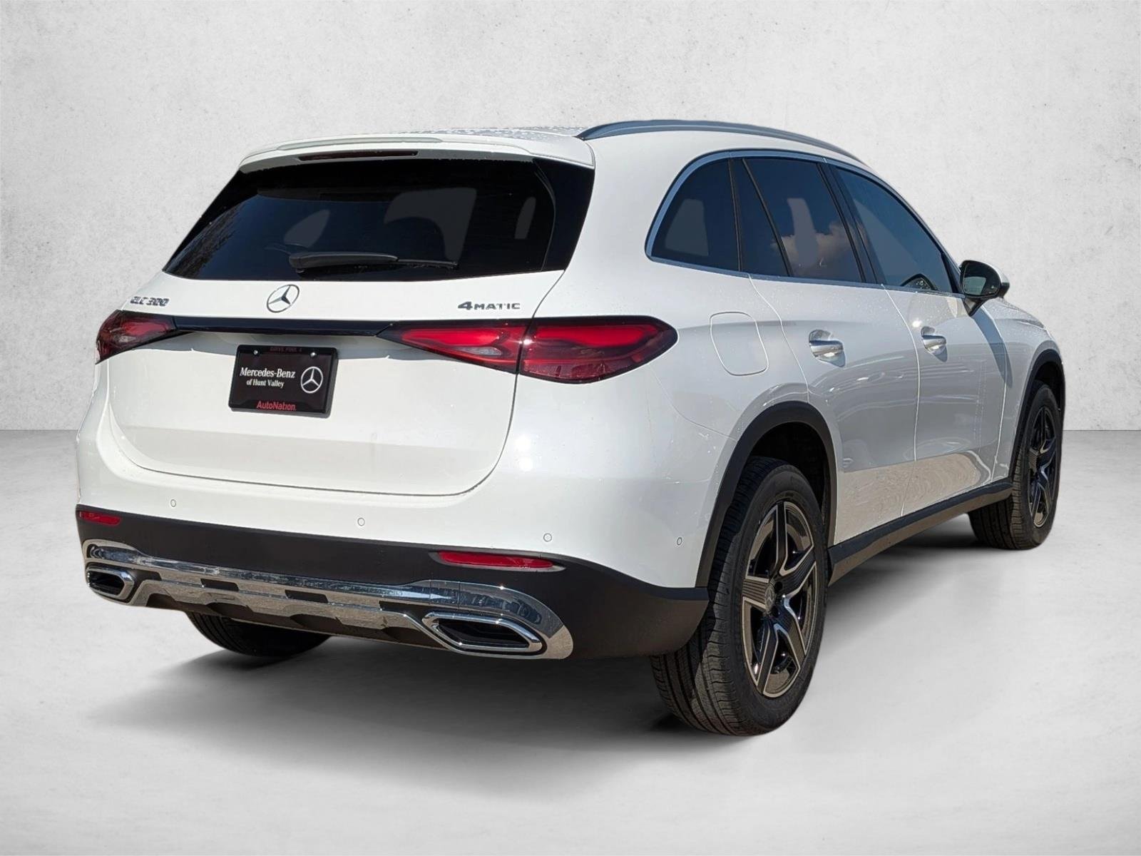 New 2026 Polar White Mercedes-Benz GLC300 image 2