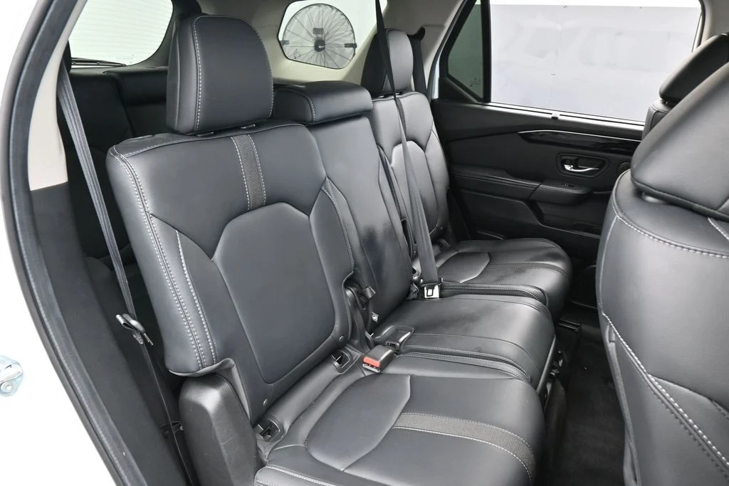 Used 2025 White Honda EX-L image 47