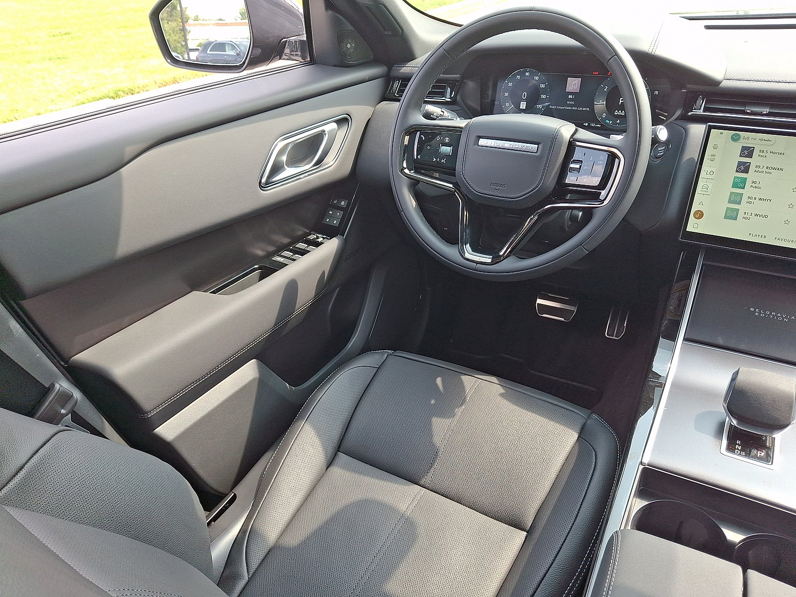 New 2026 Santorini Black Metallic - 1AG Land Rover Belgravia Edition image 8