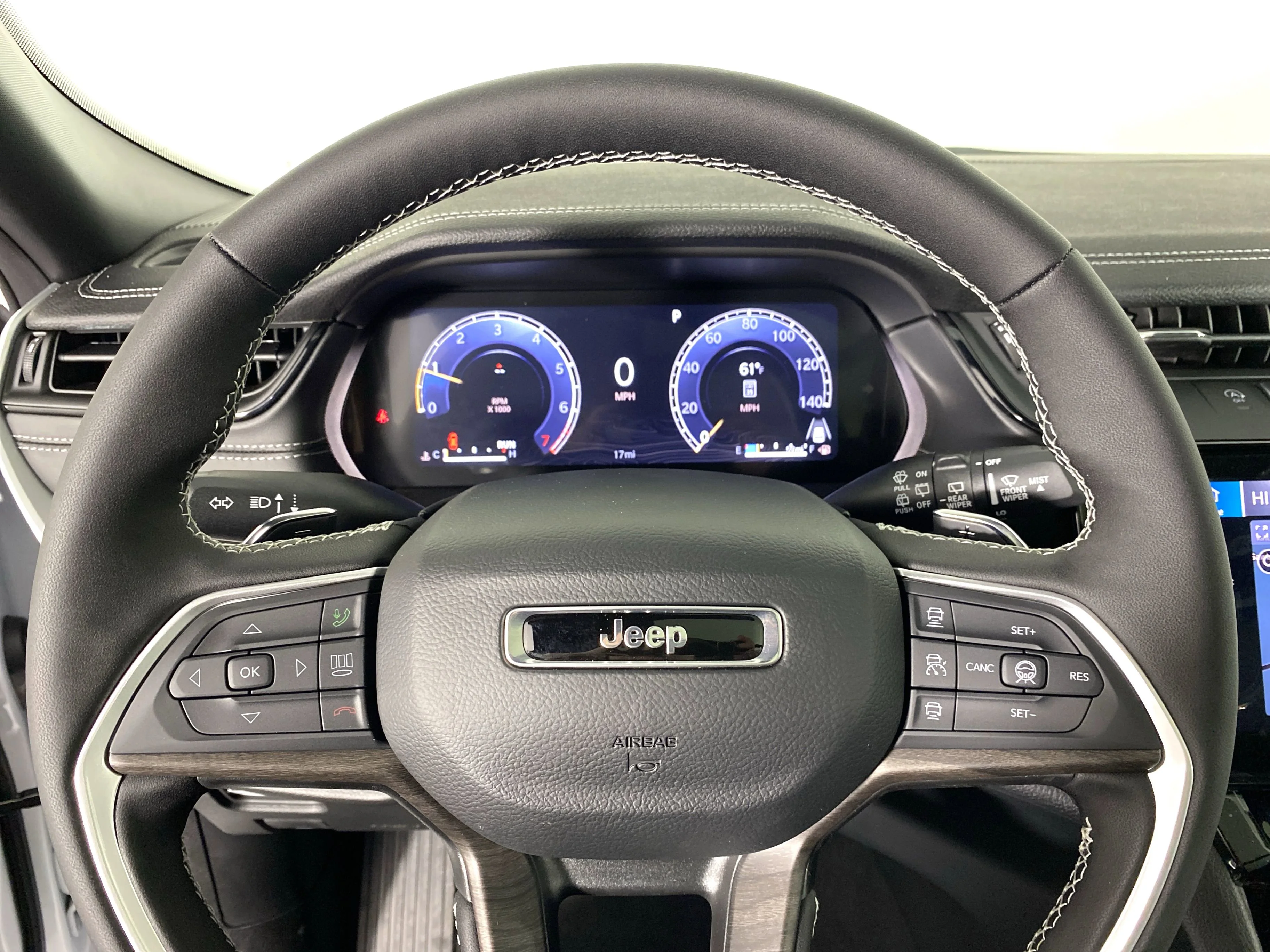 New 2026 Bright White Clear-Coat Exterior Paint Jeep Limited image 19