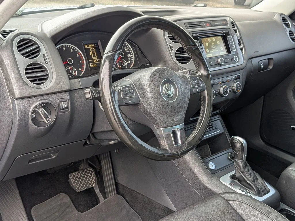 Used 2015 Silver Volkswagen SEL image 32