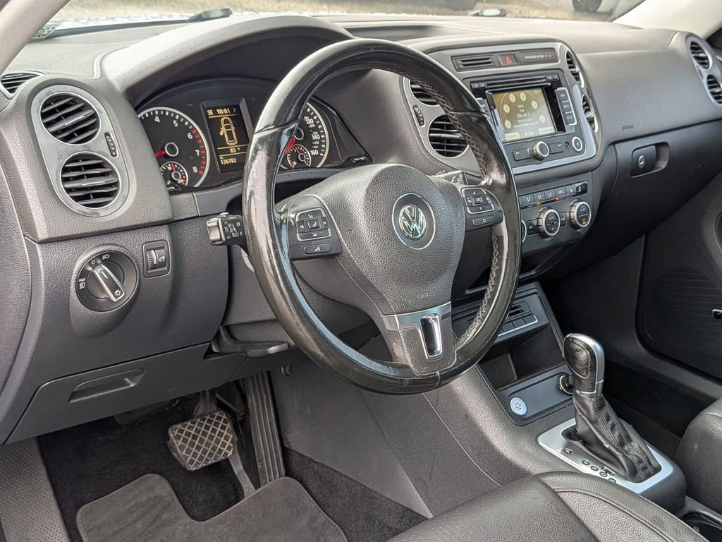 Used 2015 Silver Volkswagen SEL image 32