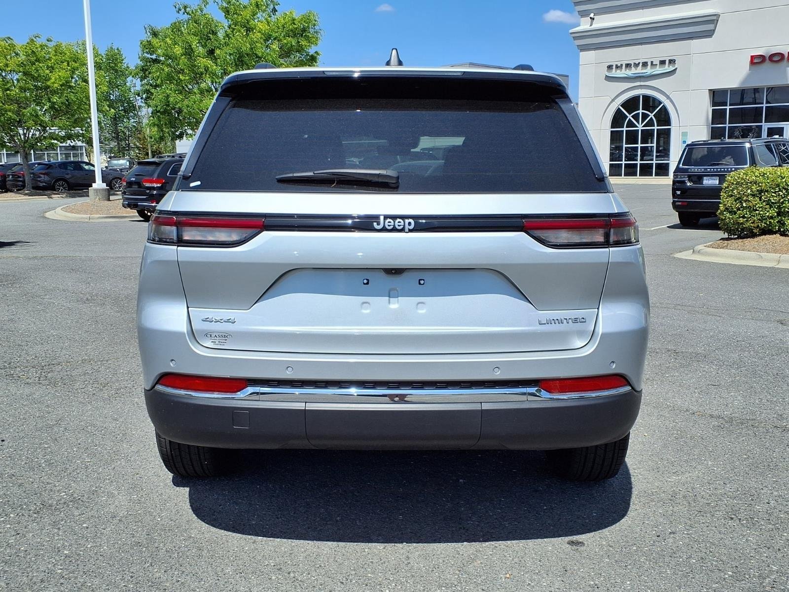 Used 2025 Silver Zynith Jeep Limited image 8