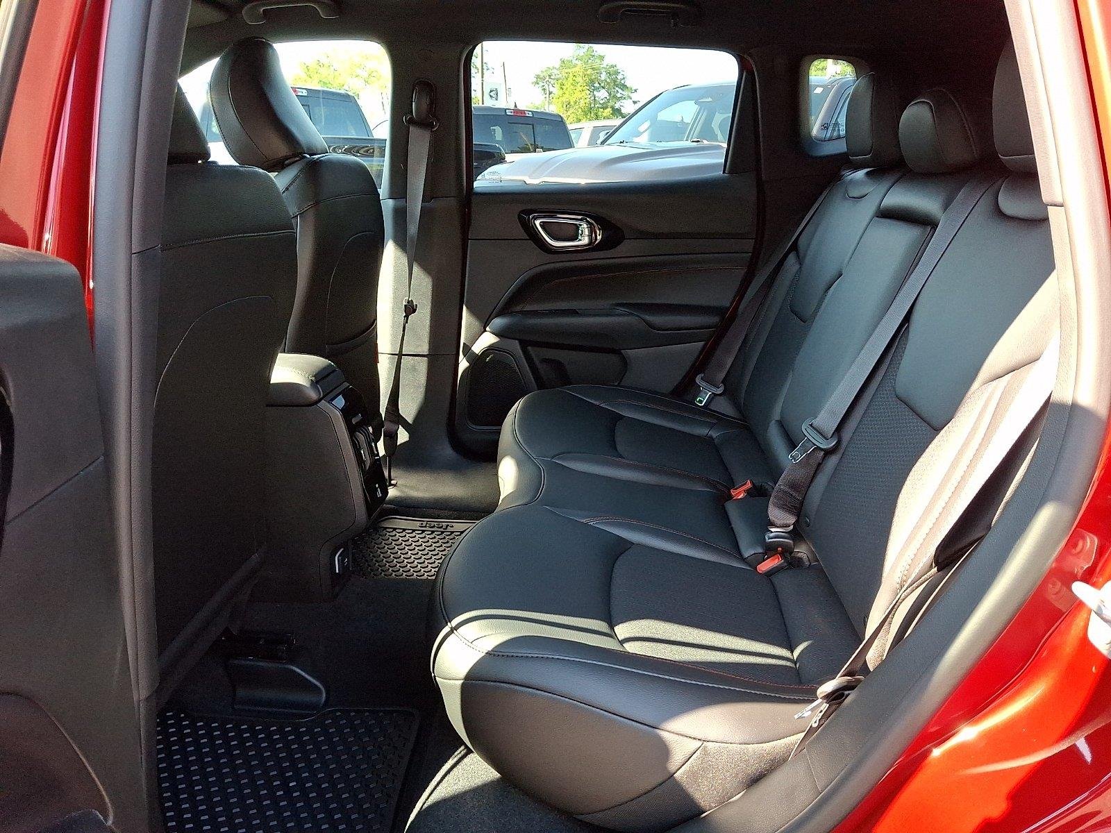 New 2026 Red Hot Pearl-Coat Exterior Paint Jeep Trailhawk image 6