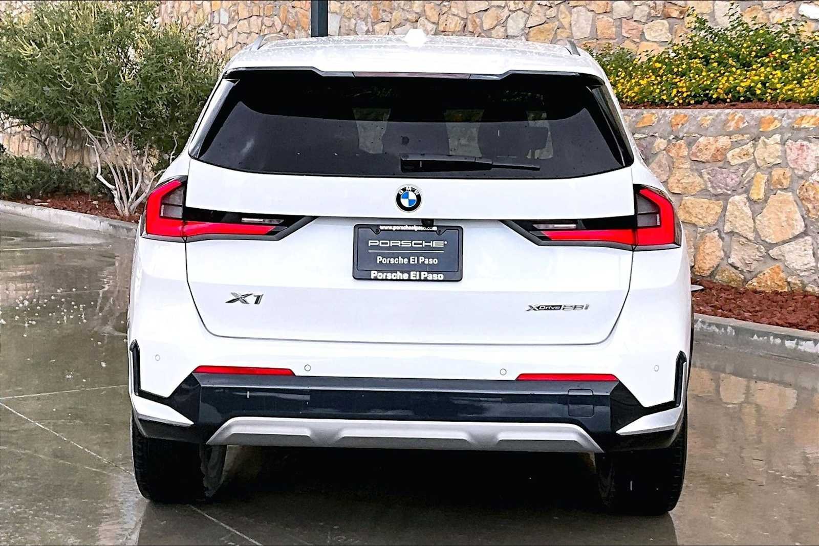 Used 2023 Alpine White BMW xDrive28i image 6