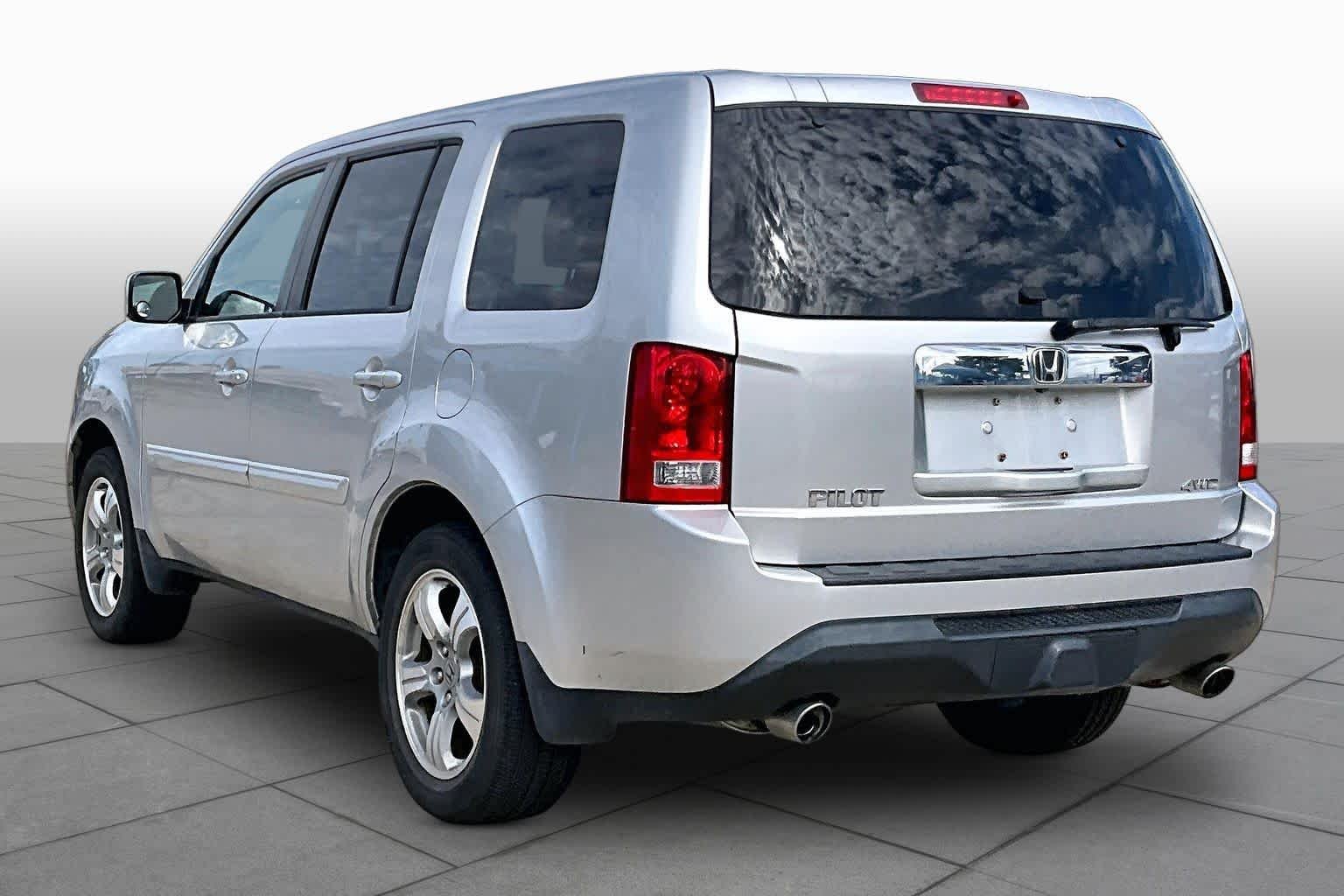 Used 2014 Alabaster Silver Metallic Honda EX-L image 12