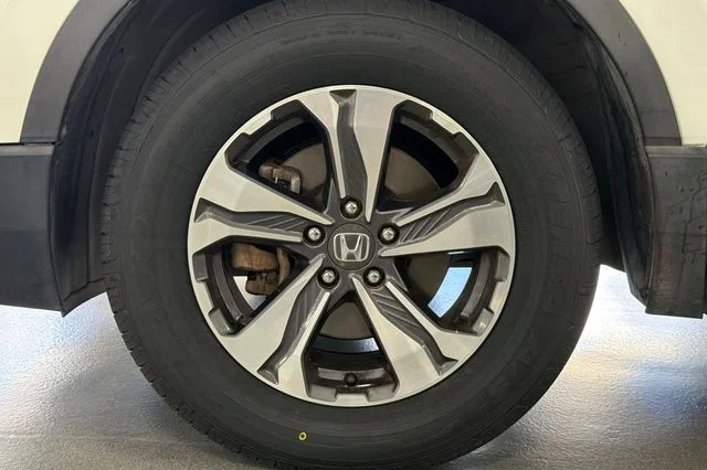 Used 2018 White Diamond Pearl Honda LX image 35