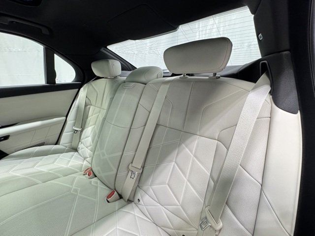 New 2026 Oxide Grey Metallic BMW 760i xDrive image 23