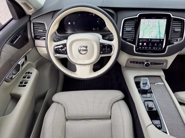 Used 2023 Silver Volvo Ultimate image 17