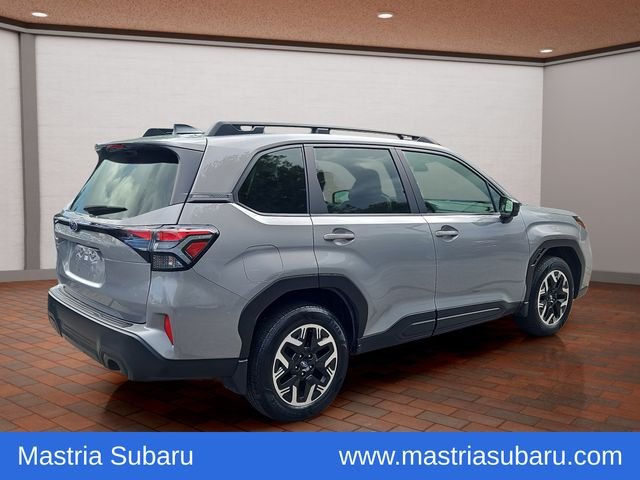Used 2025 Pearl Subaru Premium image 3