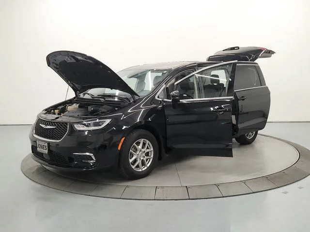 Used 2024 Black Chrysler Touring L image 12
