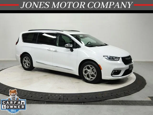 Used 2023 White Chrysler Limited image 1