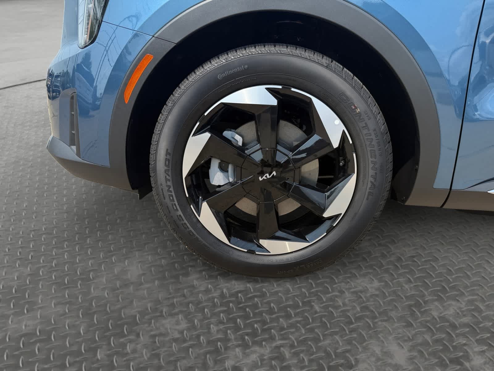 New 2026 Mineral Blue Kia EX image 9