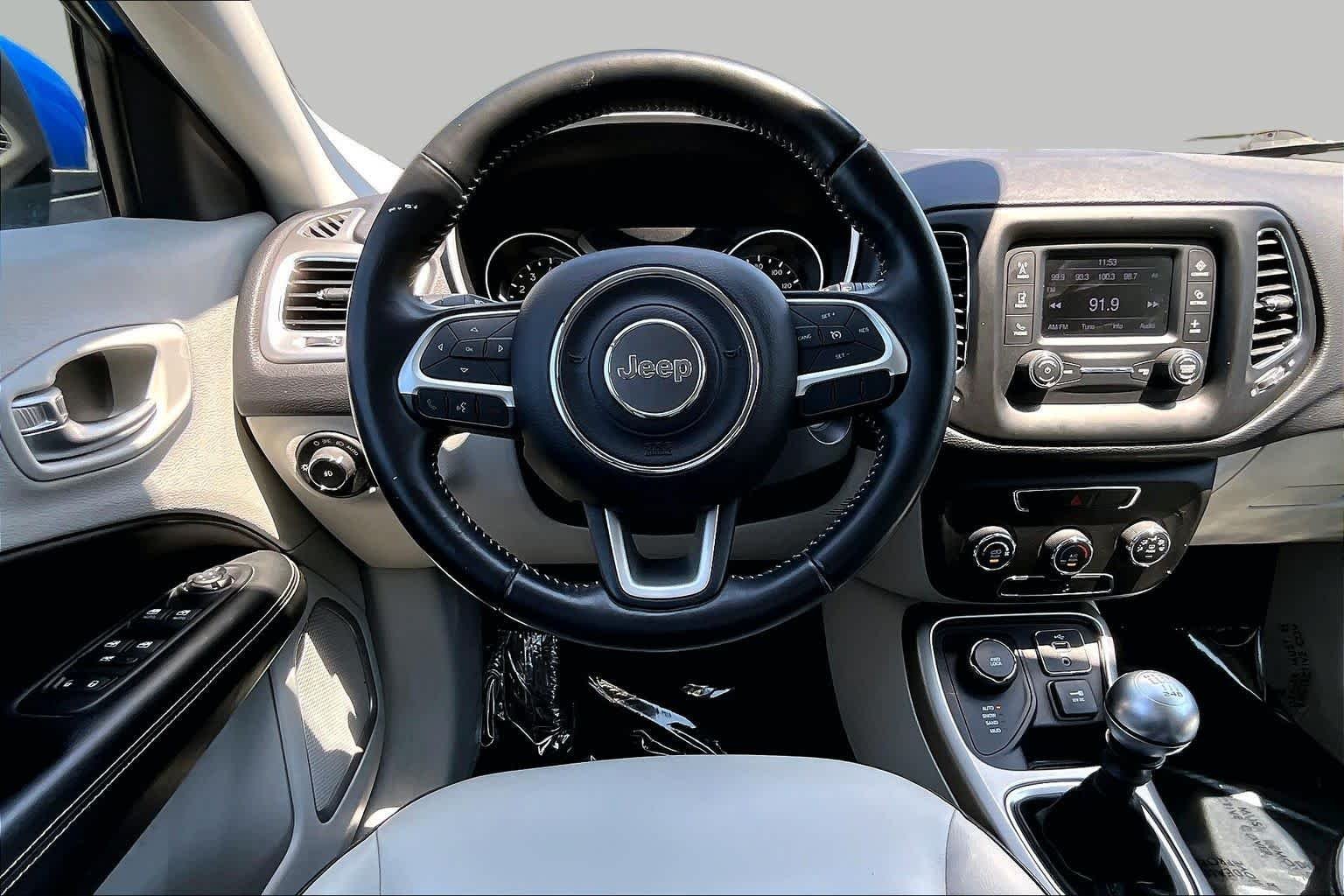 Used 2018 Laser Blue Pearlcoat Jeep Latitude image 6