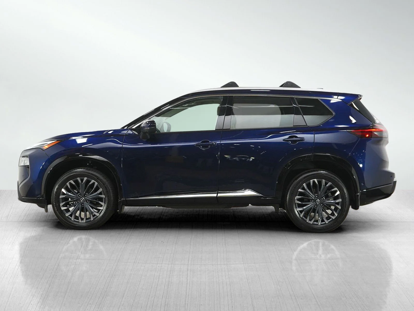 Used 2025 Nissan Rogue Platinum with VIN JN8BT3DD2SW304000 for sale in Wayzata, Minnesota