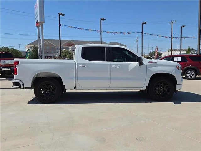 Used 2024 Summit White Chevrolet RST 4x4 Crew Cab 5.75 ft. box 147.4 in. WB image 4